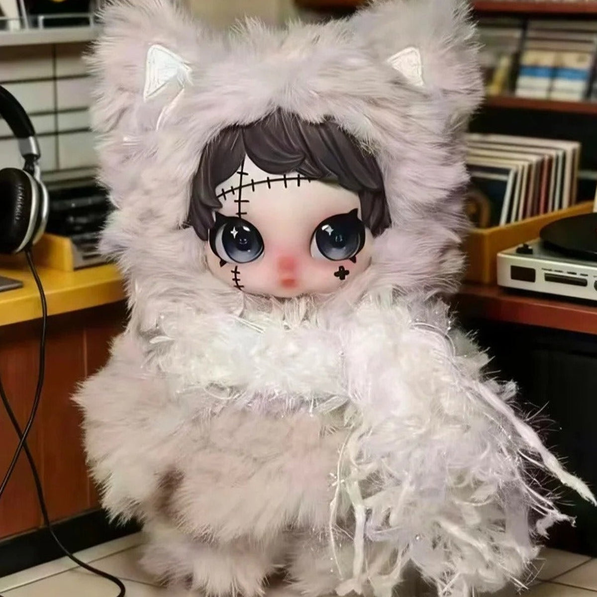 Owen Street Youngster Rock Star Series Plush Blind Box - Riot white plush design detail; upper ear tips and lower body cropped; random design not guaranteed; display props not included