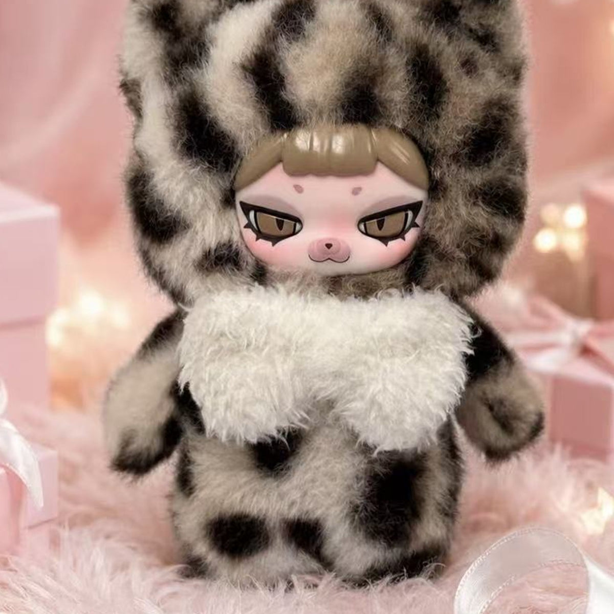 PIKU The Week Series Vinyl Plush Pendant Blind Box - Leopard-pattern plush pendant with pale bow; upper ears and lower outline cropped; random design not guaranteed; display props not included