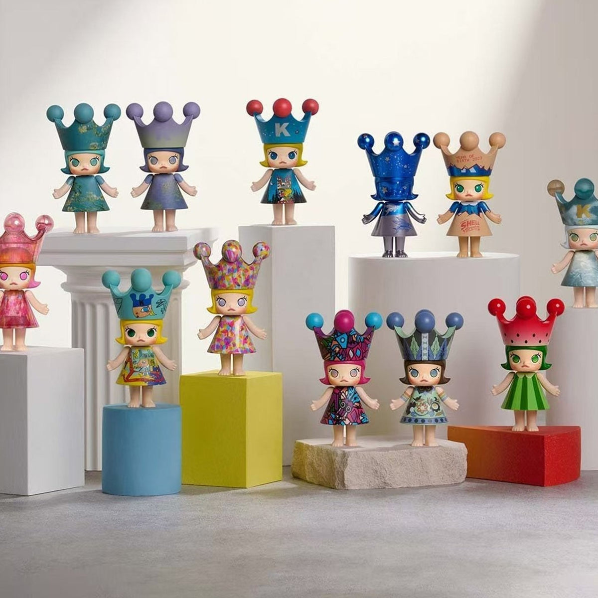 POP MART MEGA ROYAL MOLLY 100% Series 1 Figure Blind Box — G2 | KikiBuddies