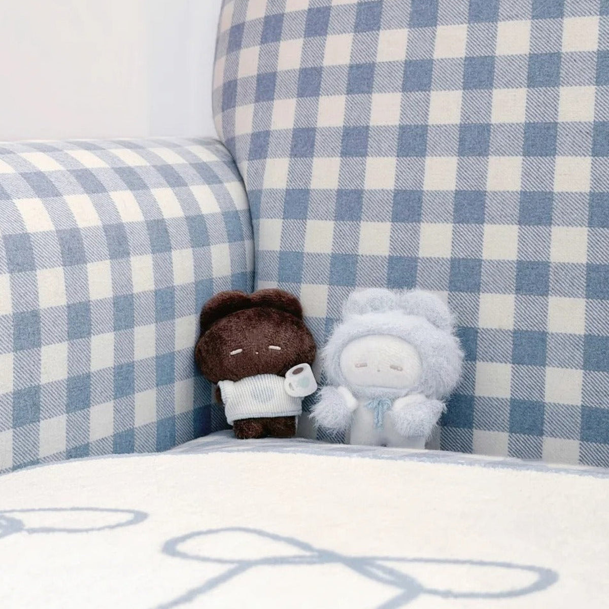 REMME Sweet Dream Series Plush Blind Box - Two complete sleep-themed plush doll examples on bed display; random design not guaranteed