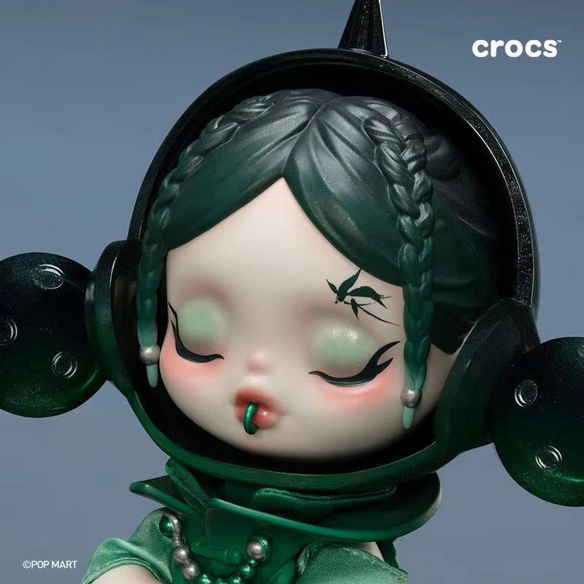 SKULLPANDA × CROCS OOTD Figure — face detail