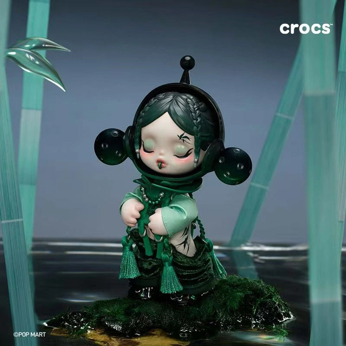 SKULLPANDA × CROCS OOTD Figure — three quarter