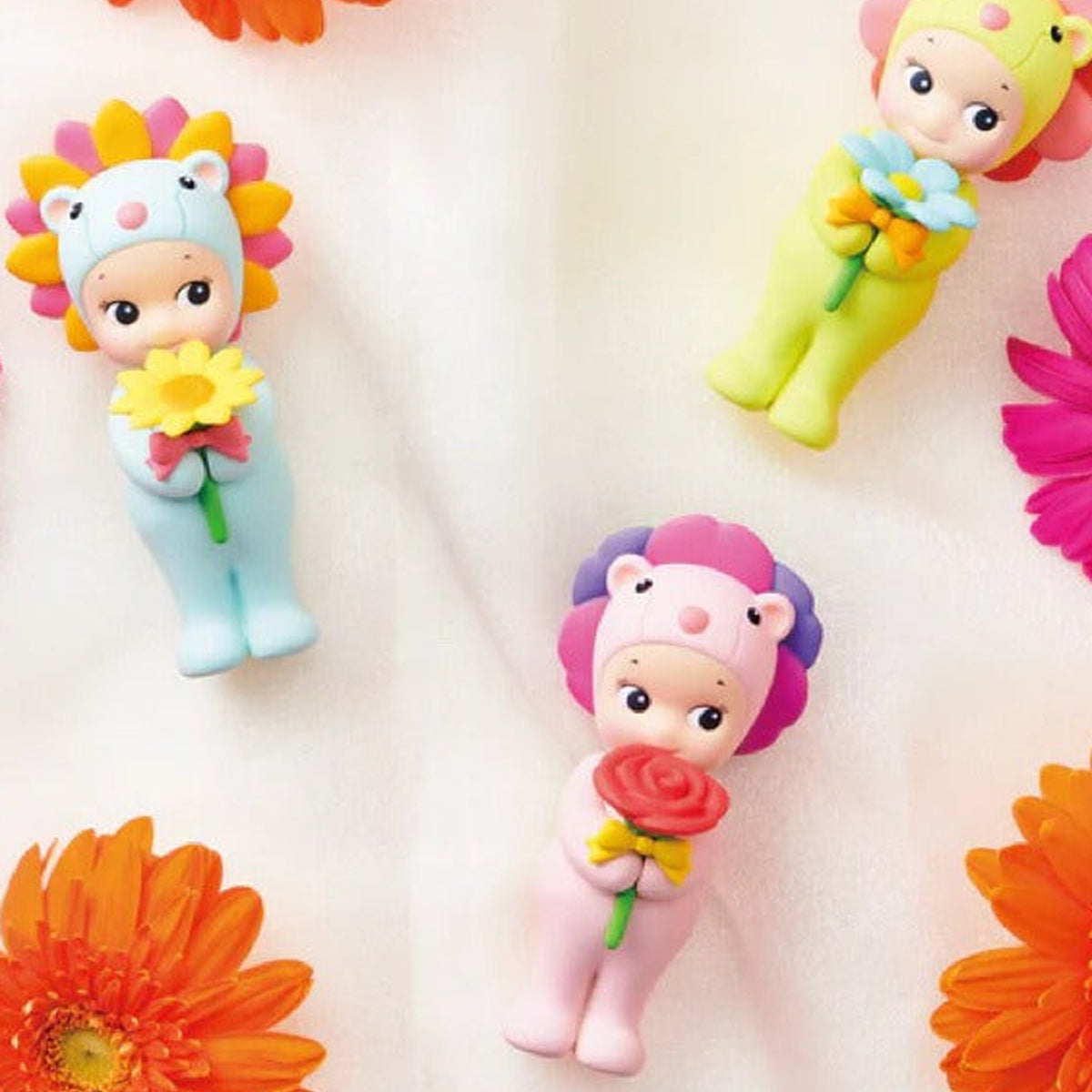 Sonny Angel Flower Gift: Flower Gift mini figures arranged with decorative flowers