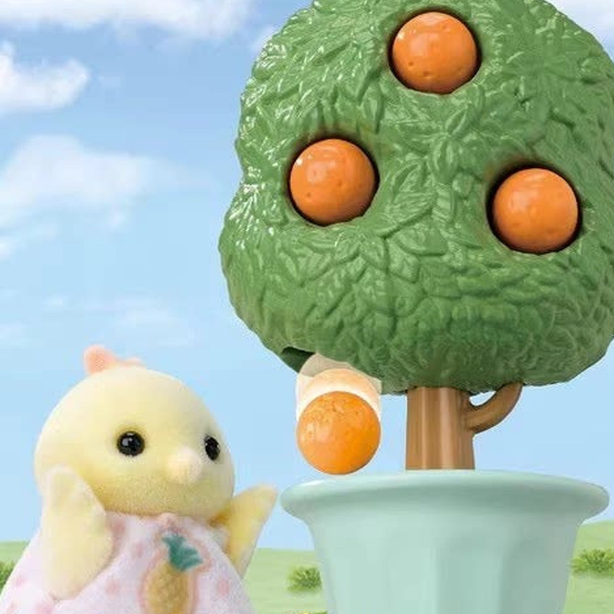 Included yellow baby Jordi Citrus and potted fruit tree; detail view