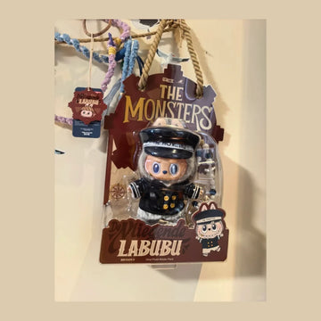 THE MONSTERS De Vliegende Labubu Captain Vinyl Plush Hanging Card 15cm - main product card | KikiBuddies