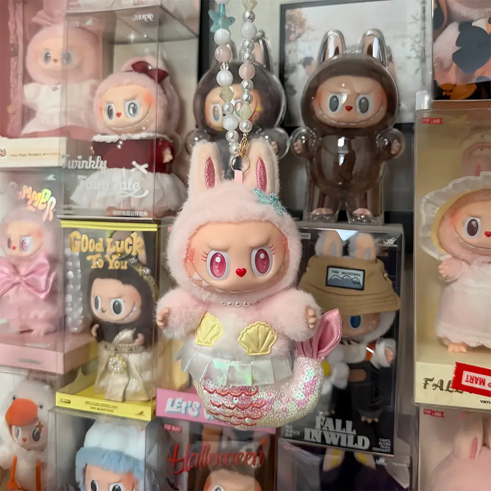 THE MONSTERS De Vliegende Labubu Mokoko Vinyl Plush Hanging Card 15cm - main product card | KikiBuddies