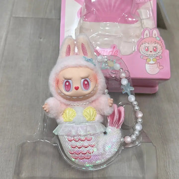 THE MONSTERS De Vliegende Labubu Mokoko Vinyl Plush Hanging Card 15cm - detail view | KikiBuddies
