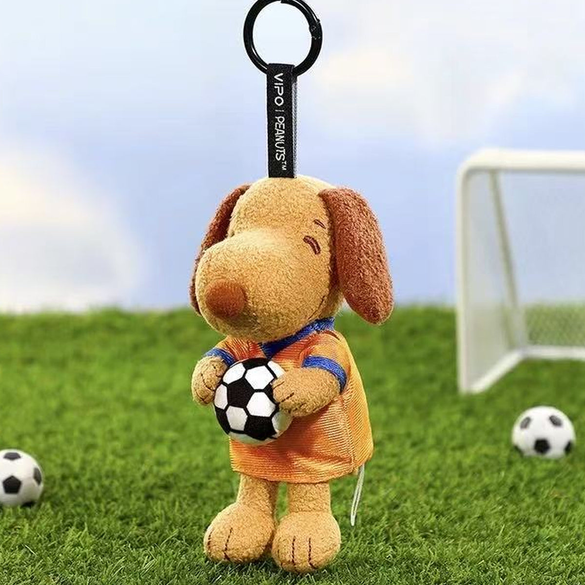 VIPO × PEANUTS Snoopy Football Series Plush Pendant Blind Box - Complete brown football plush pendant example; display props not included; random design not guaranteed